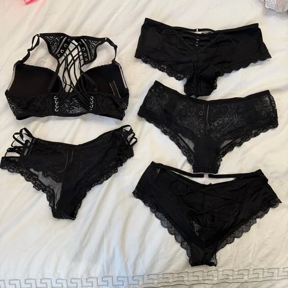 VS Elegant Black Lace Lingerie Set - Picture 5 of 12